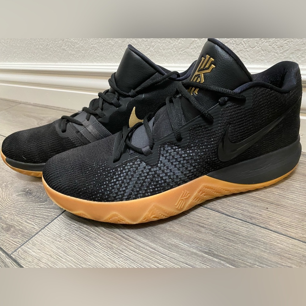 NIKE KYRIE FLYTRAP SIZE 14 Black, Black and Gold